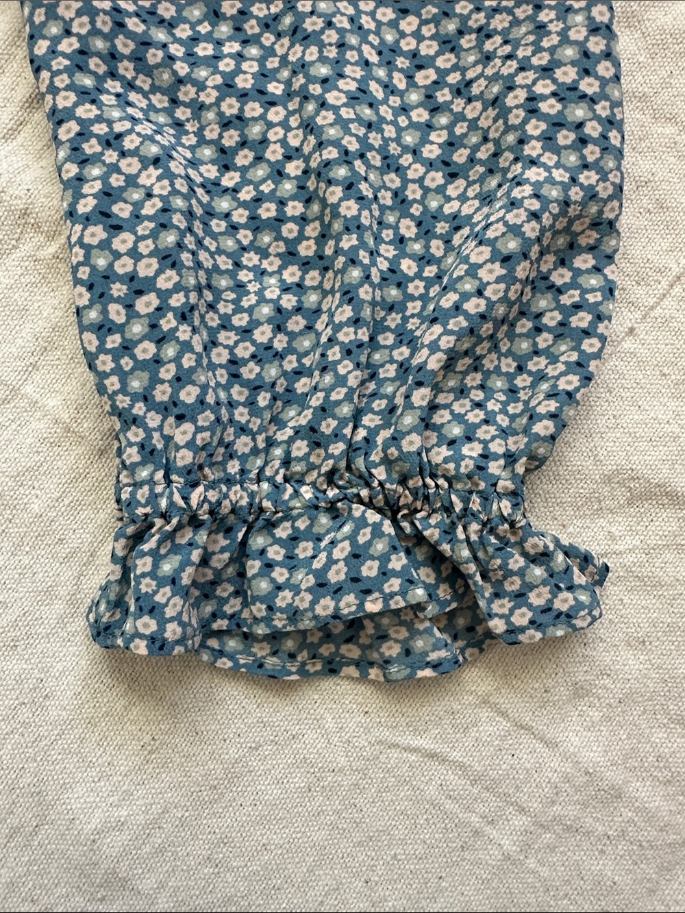 Madewell 100% Silk Ruffle Neck Boho Poet Sleeve Blouse in Ditsy Blue Floral L - Picture 11 of 11